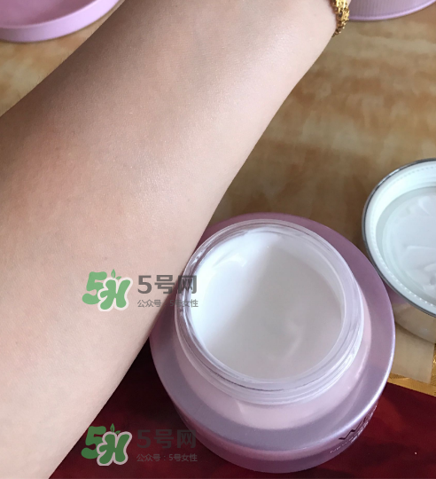 溫碧泉素顏霜好用嗎？溫碧泉素顏霜多少錢？