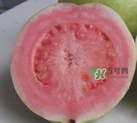 芭樂中間的籽可以吃嗎？芭樂榨汁籽要去嗎