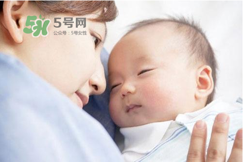 8月份坐月子穿什么衣服？八月份坐月子穿什么鞋？