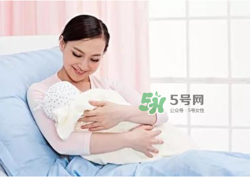 8月份坐月子穿什么衣服？八月份坐月子穿什么鞋？