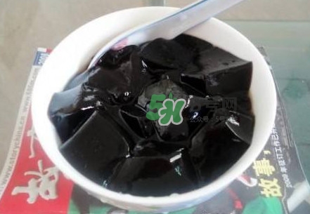 燒仙草是黑涼粉嗎？燒仙草和黑涼粉的區(qū)別