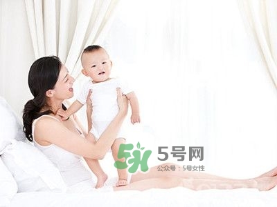 產(chǎn)后憂郁是這樣來的！這些話絕對別對新手媽媽說！
