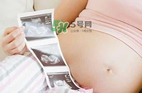 孕期可以蹲著上廁所嗎？孕期上廁所會壓到寶寶嗎？