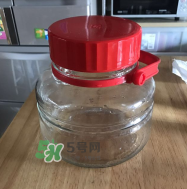自制青梅酒的做法 青梅酒泡多久可以喝？