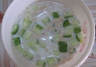 黃瓜粥的營養(yǎng)價(jià)值_黃瓜粥的功效與作用及飲食禁忌
