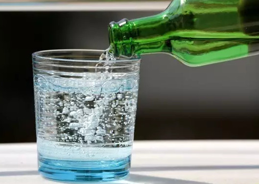 蘇打水是碳酸飲料嗎？蘇打水和碳酸飲料的區(qū)別