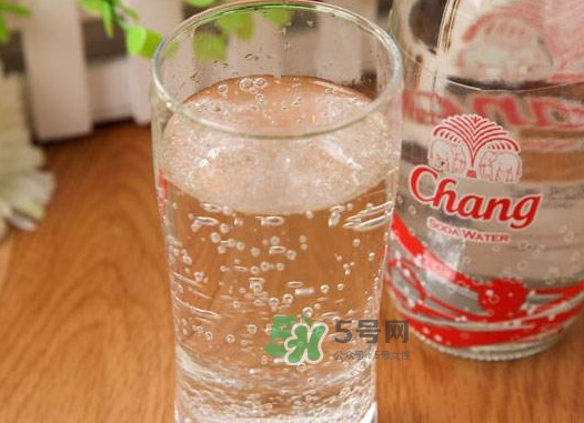 蘇打水是什么水？蘇打水喝多了會(huì)怎么樣？