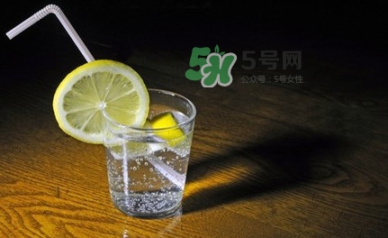 蘇打水什么時(shí)候喝最好？蘇打水什么人不能喝