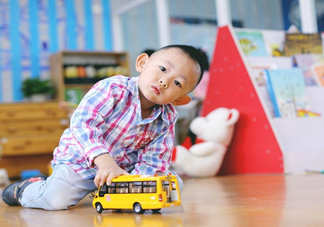 第一次送孩子去幼兒園，你是哪種家長？