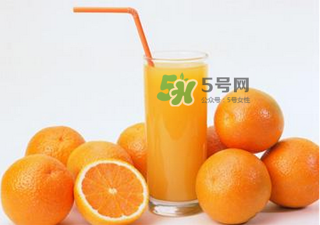 吃橙子和喝橙汁的區(qū)別 哪種更營養(yǎng)？