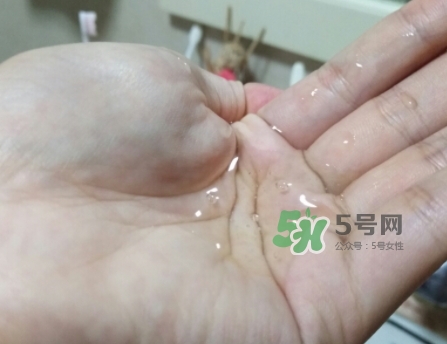 御泥坊水潤茶萃微囊黑面膜怎么用？