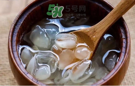 泡皂角米的水要倒掉嗎？泡皂角米的水有什么作用