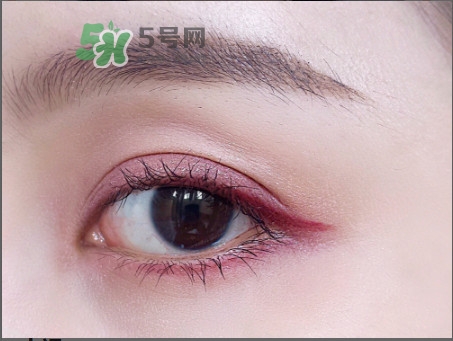 the estee edit眼影膏怎么用？酒紅色眼妝怎么畫