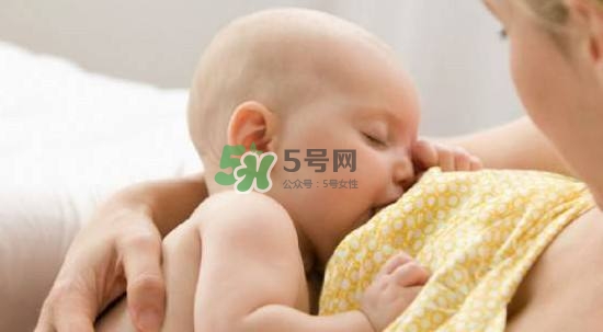 塞奶了有硬塊怎么辦？塞奶要熱敷還是冷敷？