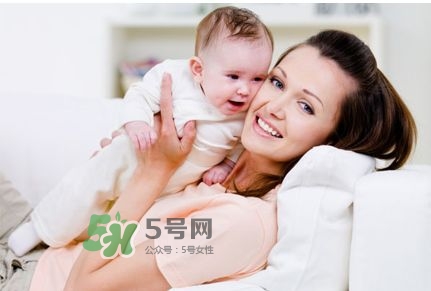 產后掉頭發(fā)很厲害怎么辦？產后掉頭發(fā)吃什么好？