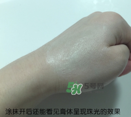 hr黑繃帶對痘痘有用嗎？赫蓮娜黑繃帶面霜使用心得