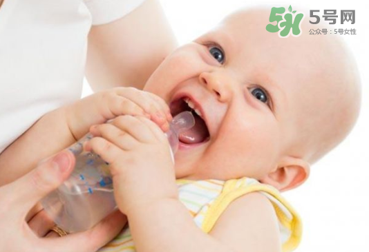 母乳和奶粉能混在一起吃嗎？母乳和奶粉混合喂養(yǎng)好嗎？