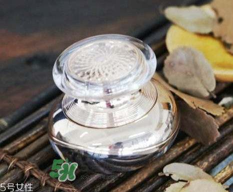 夢詩麗天璽瓊珍玉顏膏怎么樣？夢詩麗天璽膏有激素嗎？