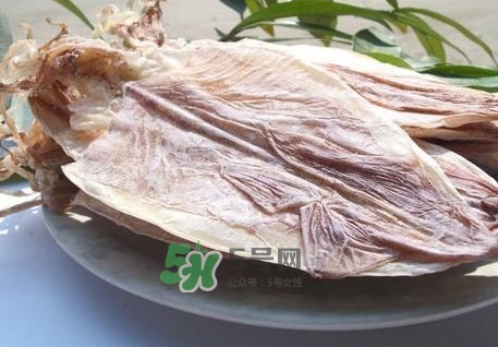 魷魚干可以煲湯嗎？魷魚干可以燉湯嗎