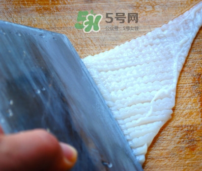 魷魚頭怎么切？魷魚怎么切花刀