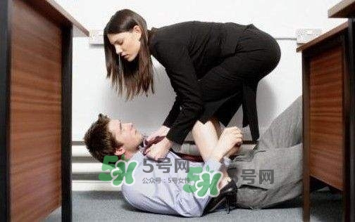 為什么女性遇到性騷擾都選擇容忍？如何懲治性騷擾者？