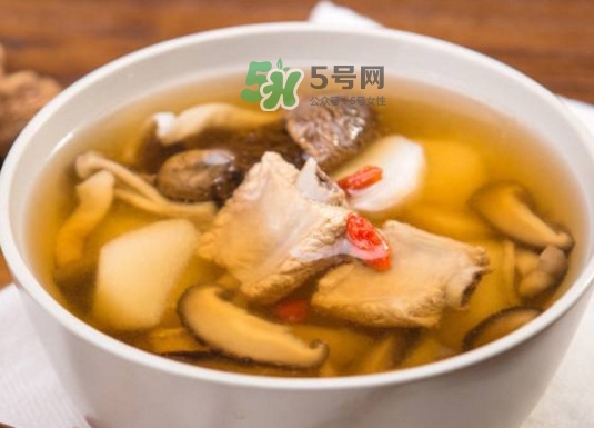 松茸煲排骨怎么做？松茸燉排骨有什么功效