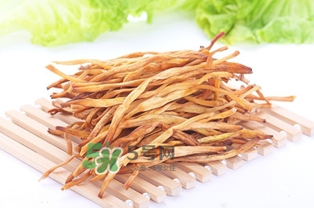 新鮮黃花菜怎么處理？干黃花菜怎么處理