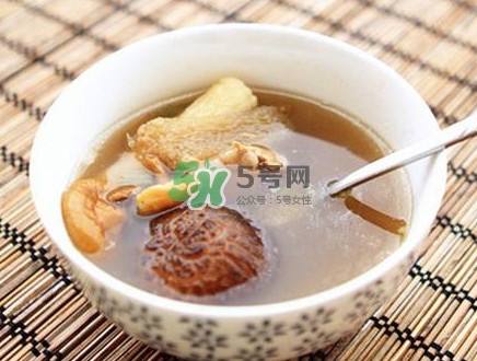 松茸煲排骨怎么做？松茸燉排骨有什么功效