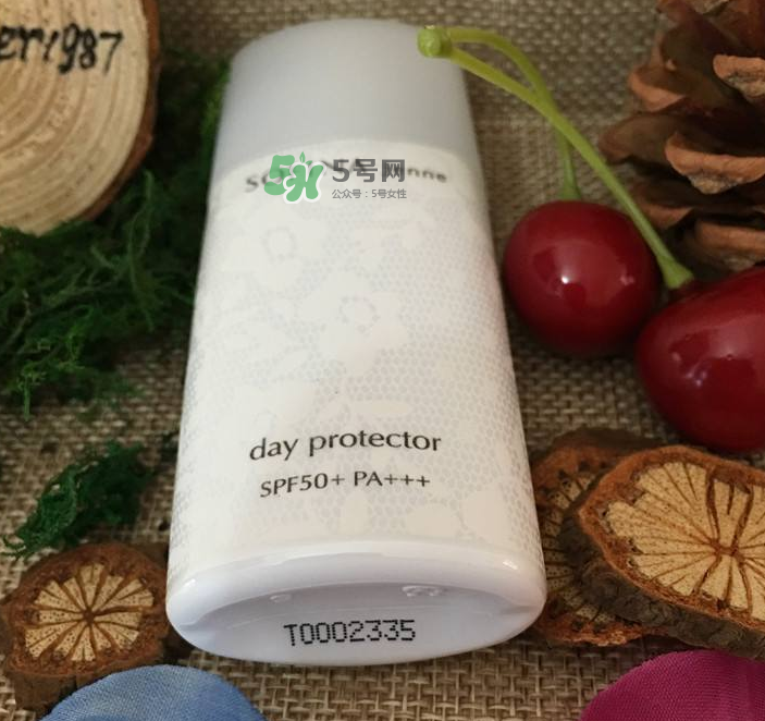 蘇菲娜白蕾絲防水嗎？蘇菲娜白蕾絲悶痘嗎？
