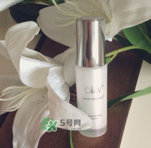 olay玉蘭油小白瓶小綠瓶哪個(gè)好？olay小白瓶小綠瓶區(qū)別