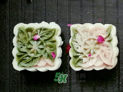 冰皮月餅皮太黏怎么辦？冰皮月餅粘手怎么回事？