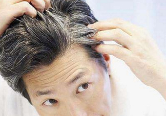 頭發(fā)白是什么原因引起的？頭發(fā)白吃什么能變黑？