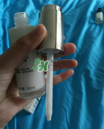 olay淡斑小白瓶和olay光感小白瓶哪個好？