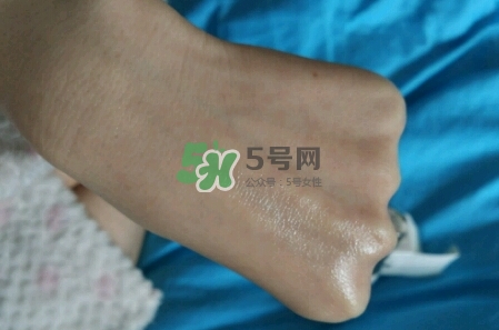 olay淡斑小白瓶和olay光感小白瓶哪個好？