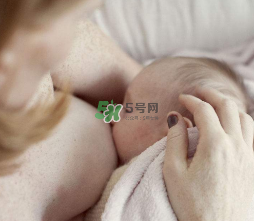 母乳喂養(yǎng)會(huì)積食嗎？純母乳喂養(yǎng)的寶寶會(huì)積食嗎？