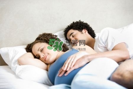 孕婦睡姿會(huì)影響寶寶嗎？孕婦睡姿對(duì)寶寶的影響