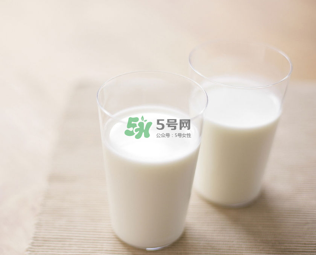 喝牛奶美白嗎？吃什么可以美白？