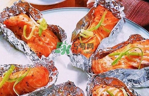 錫箔紙可以放微波爐嗎？錫箔紙可以放入烤箱嗎