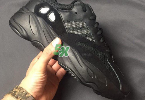 yeezy boost 700黑白純色款什么時候發(fā)售？