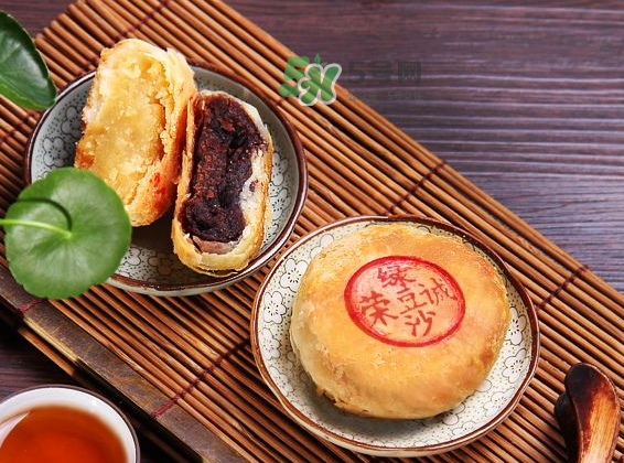 酥皮月餅烤多長時(shí)間？酥皮月餅水油面比例