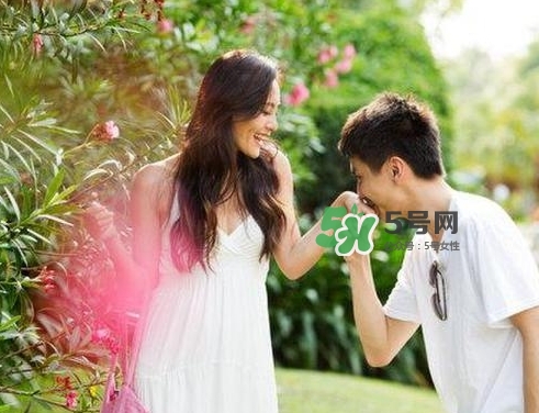 老公出軌一定要離婚嗎？如何挽救婚姻危機(jī)？