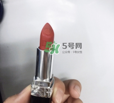 迪奧夾心999多少錢？迪奧夾心999口紅專柜價(jià)格