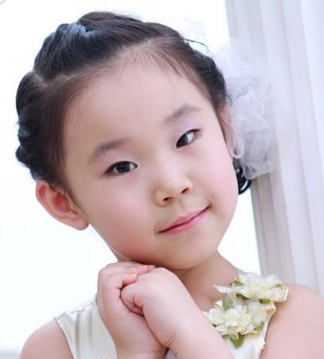 不要再為女兒扎羊角辮了 女孩好看的發(fā)型怎么扎？