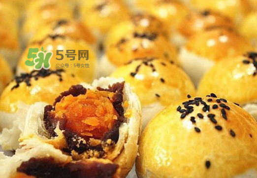 蛋黃酥為什么會(huì)爆開(kāi)？蛋黃酥爆餡是什么原因？