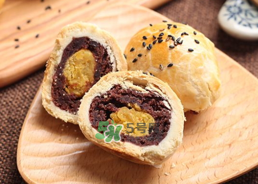 蛋黃酥為什么會(huì)爆開(kāi)？蛋黃酥爆餡是什么原因？