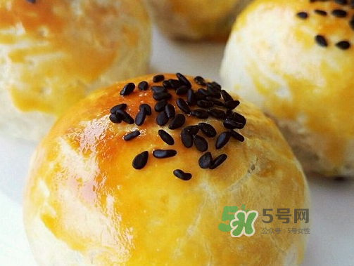 蛋黃酥為什么會(huì)開裂？蛋黃酥開裂原因