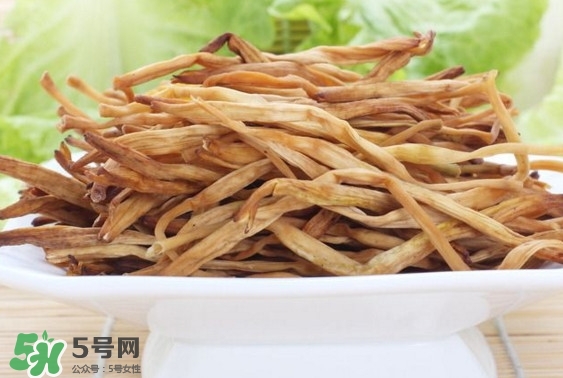 為什么說黃花菜都涼了？黃花菜為什么要抽芯