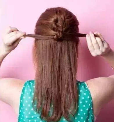 不要再為女兒扎羊角辮了 女孩好看的發(fā)型怎么扎？