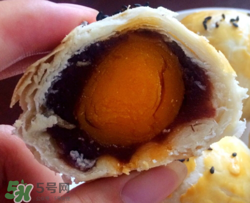 蛋黃酥可以用熟蛋黃嗎？蛋黃酥用什么蛋黃好？