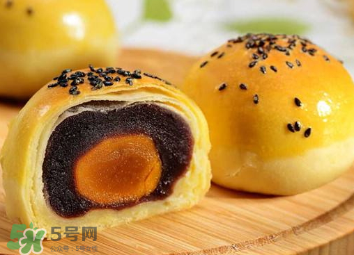 蛋黃酥可以用熟蛋黃嗎？蛋黃酥用什么蛋黃好？